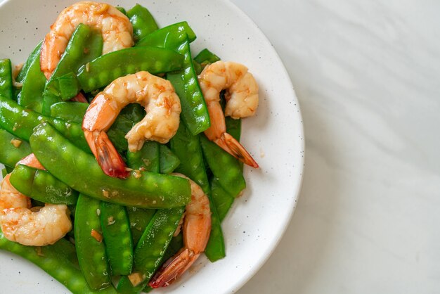 Pois verts sautés aux crevettes - Style de cuisine maison