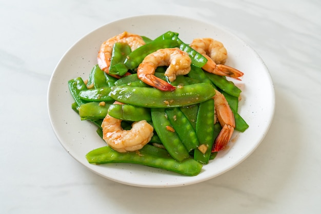 Pois verts sautés aux crevettes - Style de cuisine maison