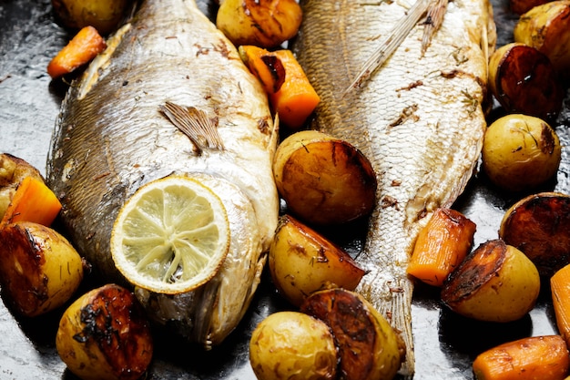 Poisson Dorado au four avec légumes