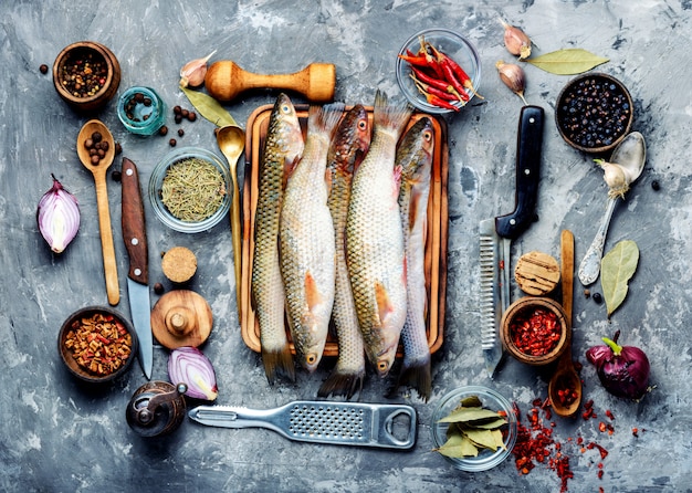 Poisson frais et ingrédients