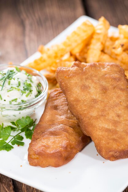 Poisson frit avec frites