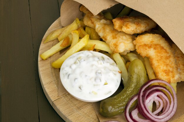 Le poisson et les frites. Un plat anglais traditionnel.