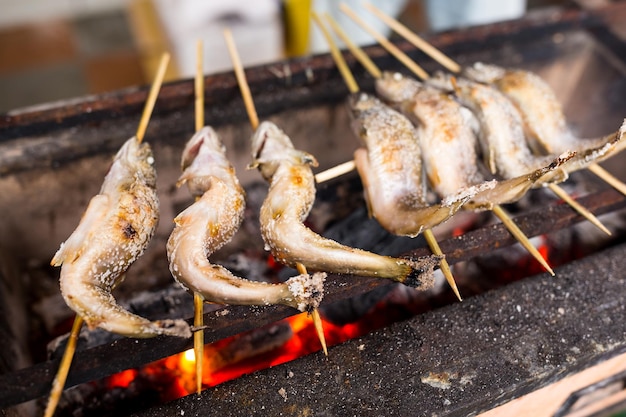 Poisson grillé dans la rue