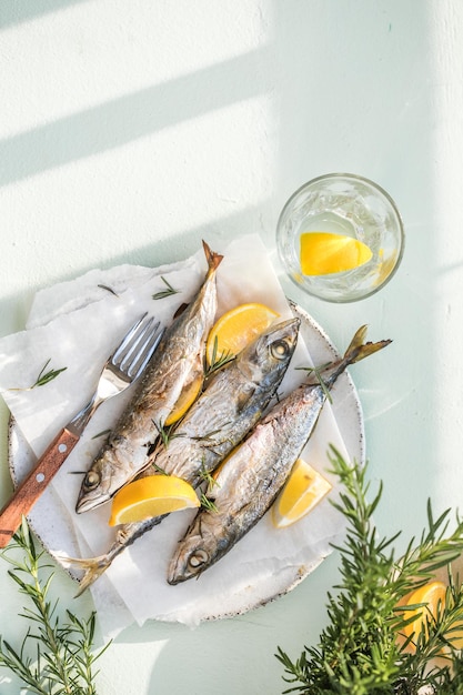 Poisson maquereau cuisiner des aliments préparer des aliments sains et nutritifs