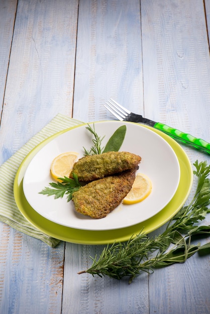 Poisson pané aux herbes aromatiques