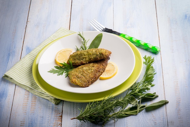 Poisson pané aux herbes aromatiques