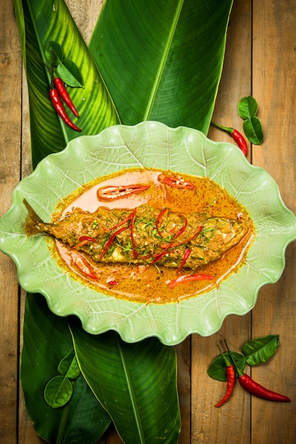 poisson en sauce épicée, cuisine thaïlandaise