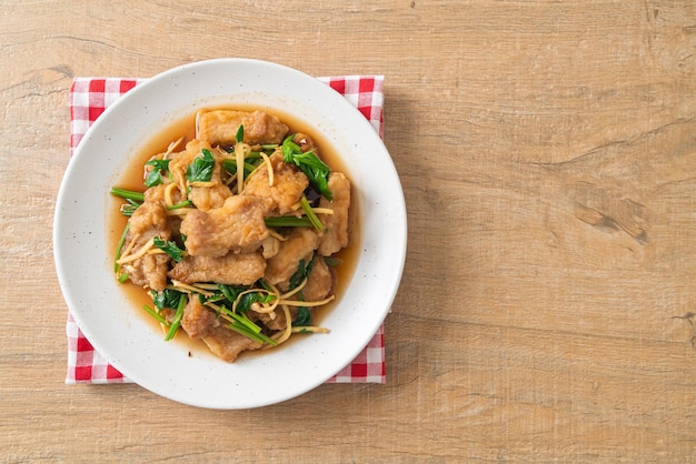 Poisson sauté au céleri chinois - Cuisine asiatique