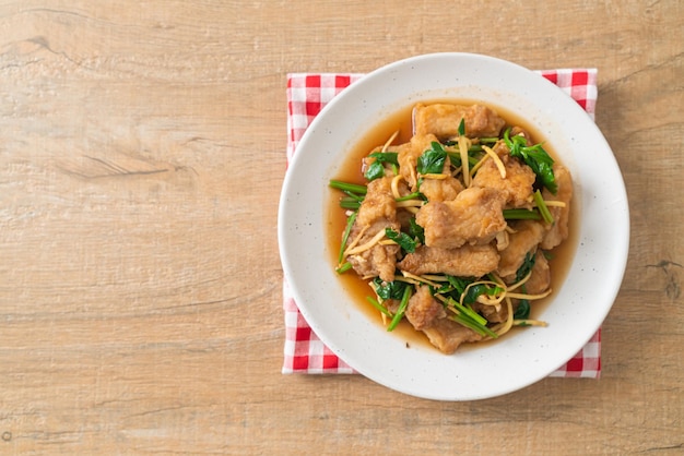 Poisson sauté au céleri chinois