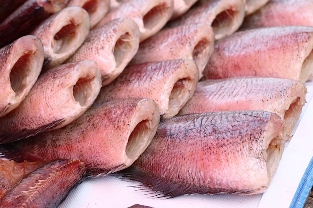 Poisson séché au marché