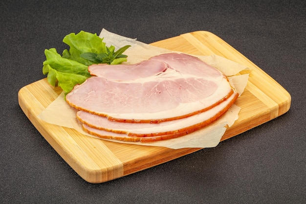 Poitrine de porc tranchée par-dessus bord