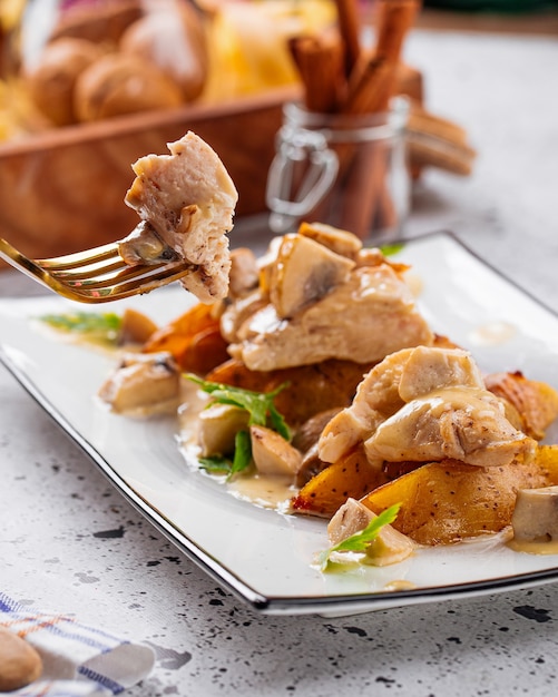 Poitrine de poulet aux pommes de terre et romarin