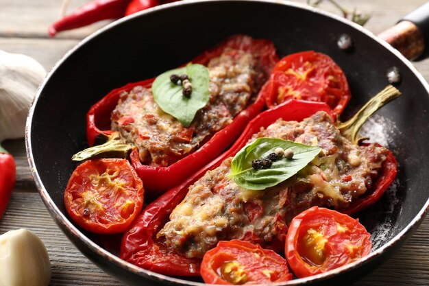 Poivron farci à la viande et aux légumes