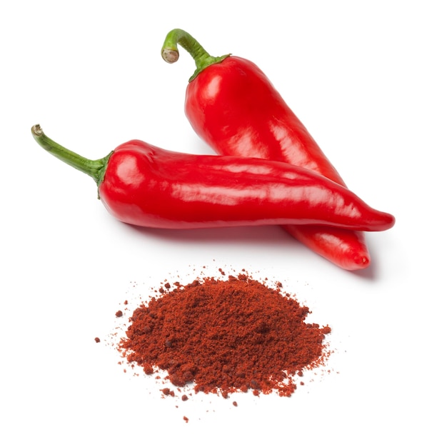 Poivron rouge frais et poudre de paprika