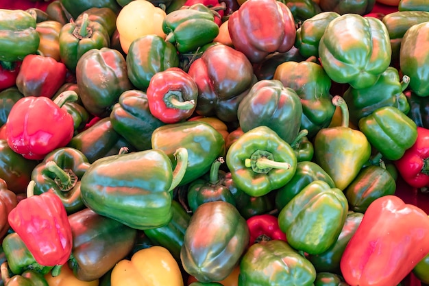 Poivron vert, vert et rouge en Thaïlande.