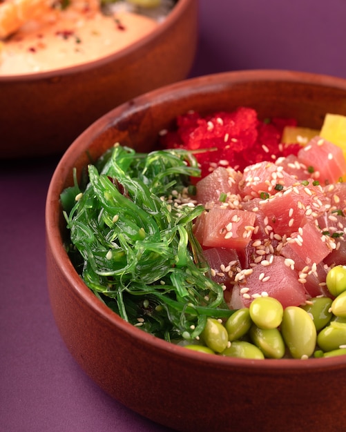 Poke bowl hawaïen au thon et légumes