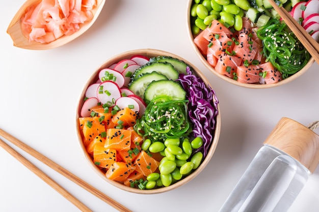 Poke bowl végétalien au thon saumon aux fruits de mer à base de plantes