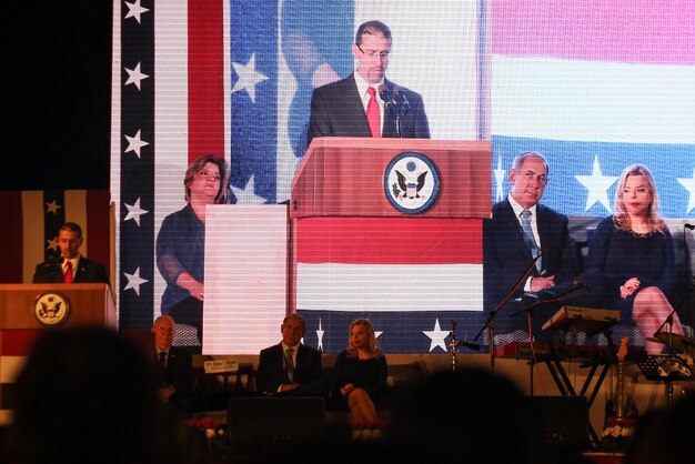 Photo un politicien prononce un discours à l'occasion de la fête de l'indépendance le 4 juillet.