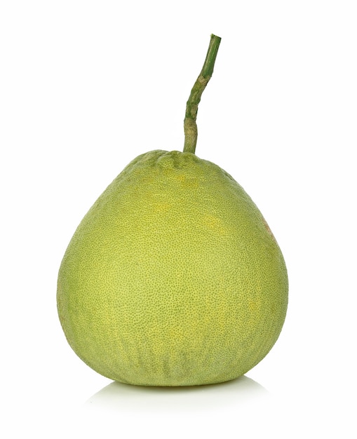 Pomelo isolé sur fond blanc