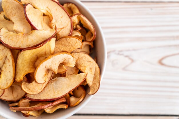 Pomme biologique séchée maison tranchée