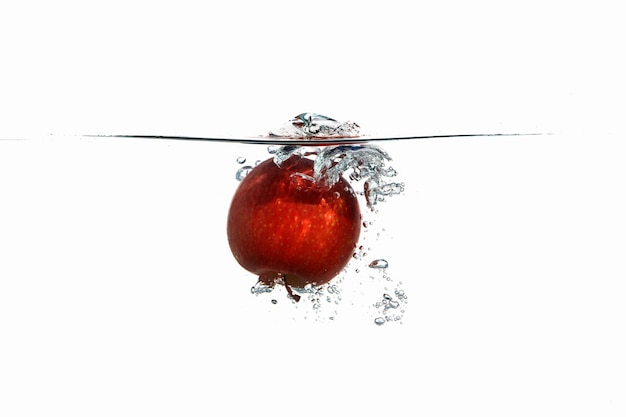 Photo pomme dans l'eau