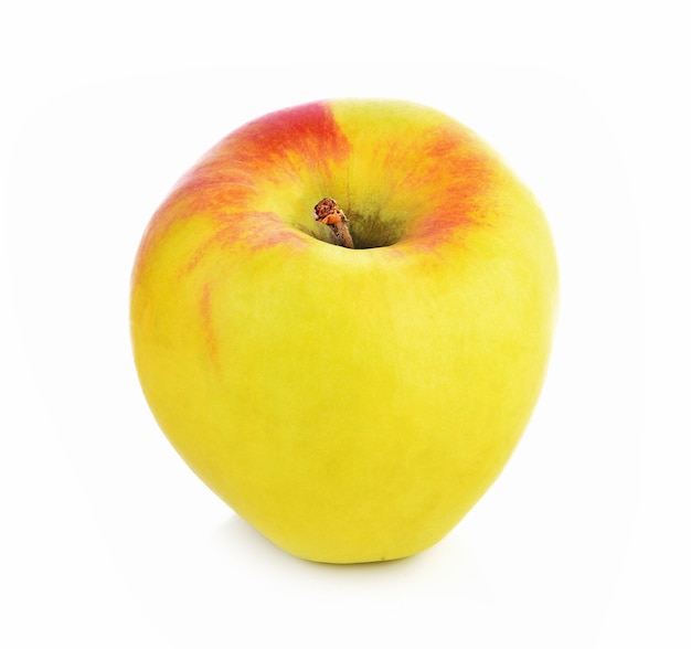 Pomme Honeycrisp isolé sur fond blanc