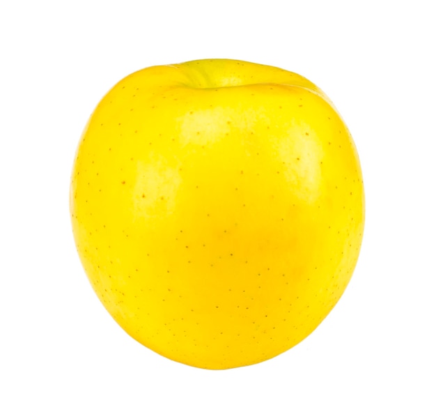 Pomme jaune mûre isolée sur fond blanc. Avec chemin de détourage.