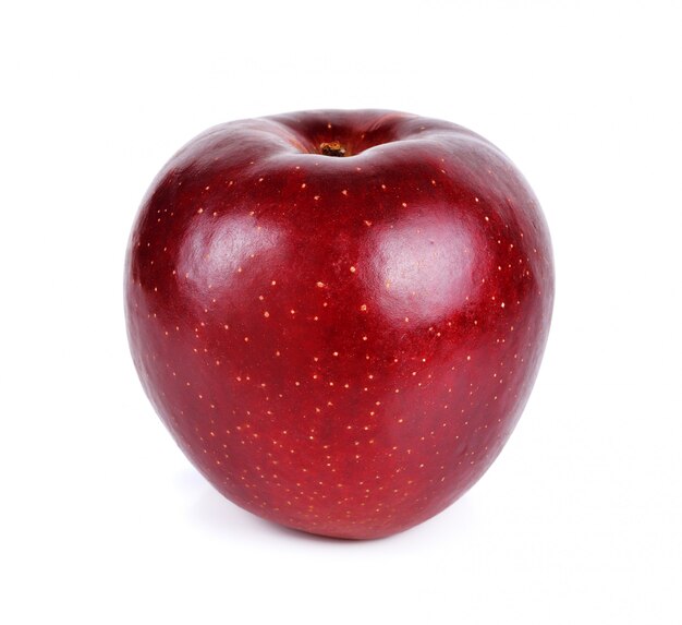 Pomme rouge sur fond blanc