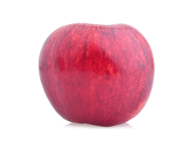 Pomme rouge isolé sur blanc