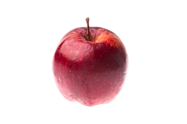 Pomme rouge isolée