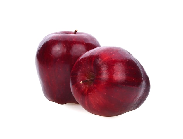 Photo pomme rouge mûre isolée sur fond blanc