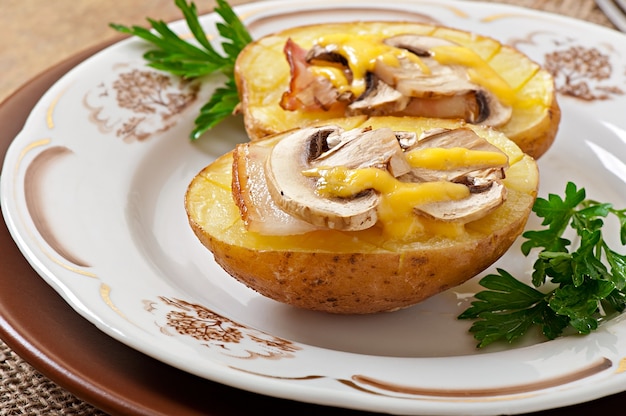 Pomme de terre au four aux champignons et bacon