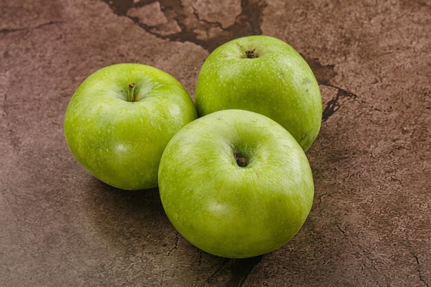 Pomme verte douce et juteuse