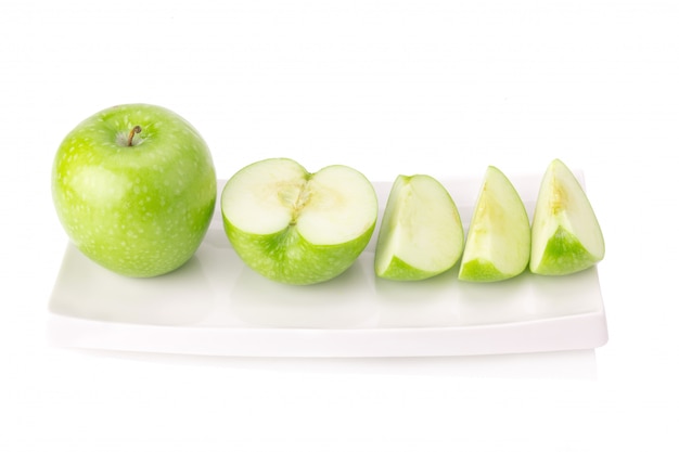 Pomme verte, isolée sur fond blanc