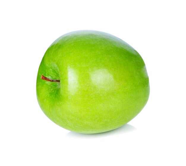 Pomme verte isolée sur fond blanc