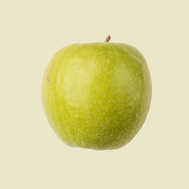Pomme verte mûre sur un fond coloré
