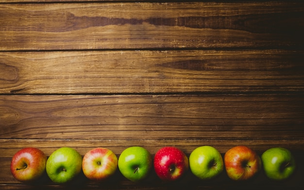 Pommes colorées fraîches