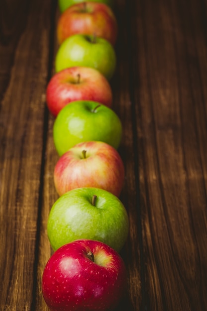 Pommes colorées fraîches