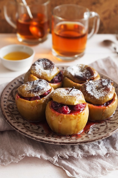 Pommes cuites aux canneberges et thé