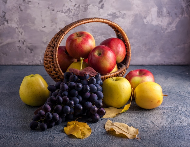 Pommes dans le panier