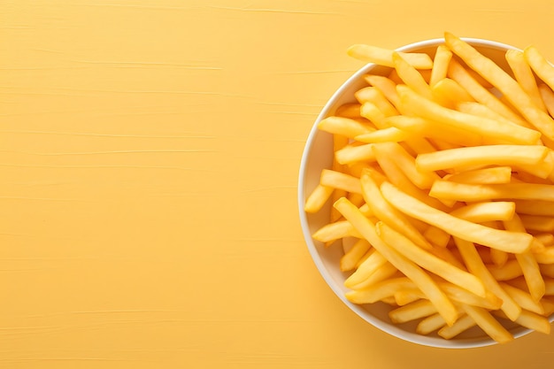 Pommes frites vues du haut isolées et espace de copie