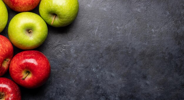 Photo pommes de jardin rouges et vertes