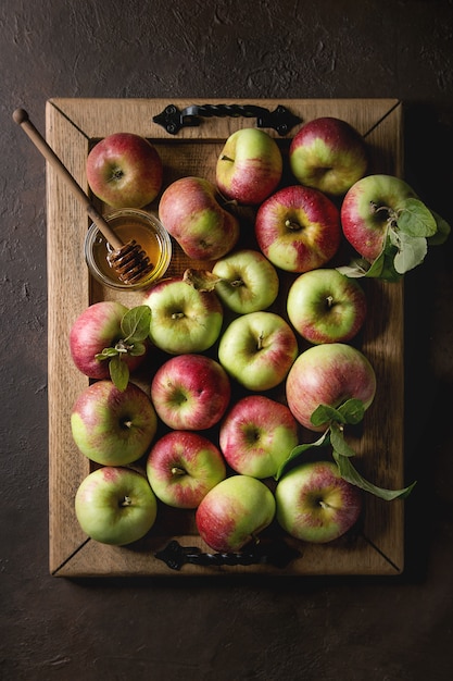 Pommes de jardinage mûres