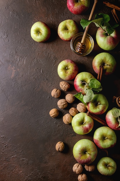 Pommes de jardinage mûres