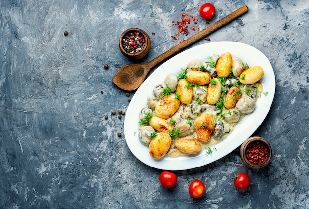 Pommes de terre au four aux champignons