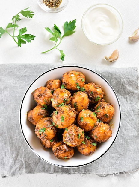 Pommes de terre Bombay dans un bol