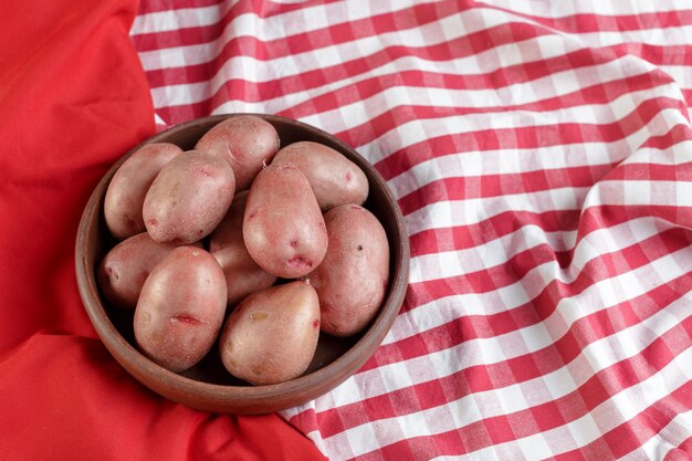 Pommes de terre crues fraîches