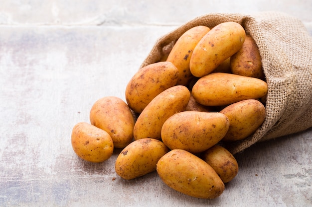 Pommes de terre dans un sac