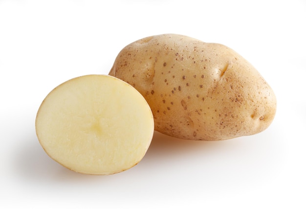 Photo pommes de terre fraîches isolées sur fond blanc avec un tracé de détourage