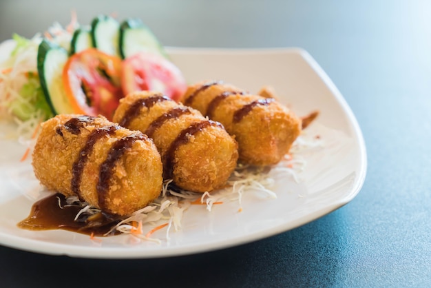 Pommes De Terre Frites Avec Sauce Tonkatsu